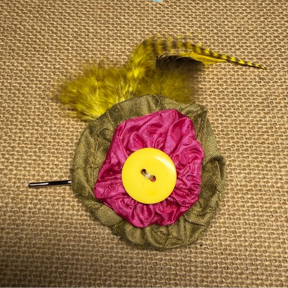 NWT Handcrafted Mixed Media Yo-yo Hairpin